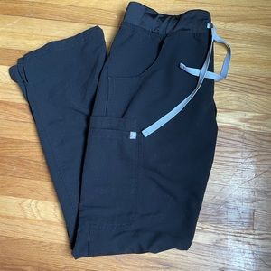 Figs scrub top and bottom